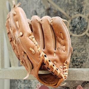 Wilson A2161 Tan Leather Baseball Glove